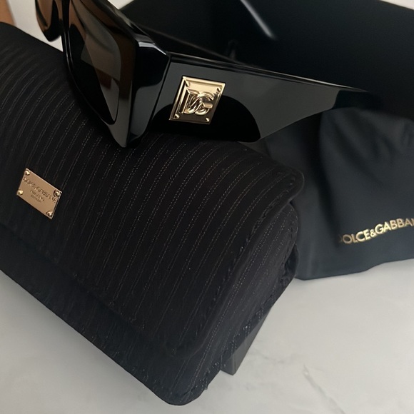 New, never used D&G sunglasses - Picture 3 of 6